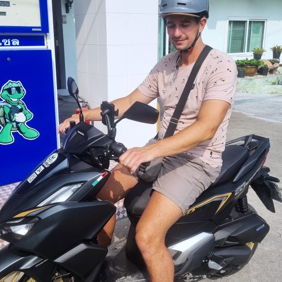 scooter koh tao